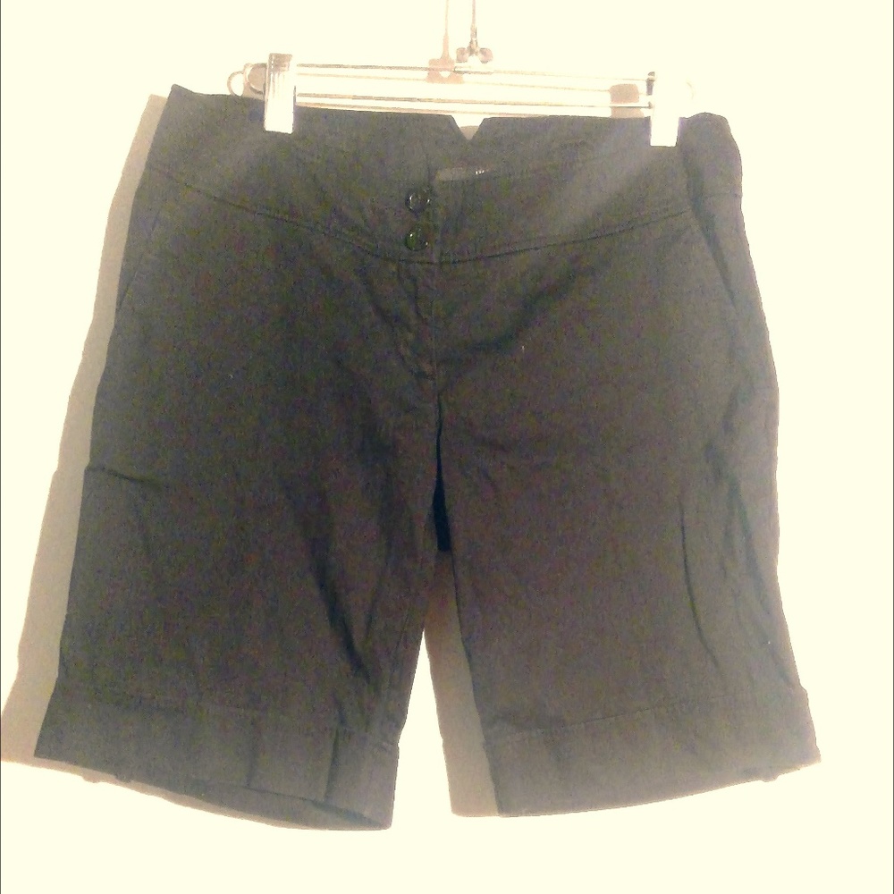 H&M women’s 8 black bermuda shorts